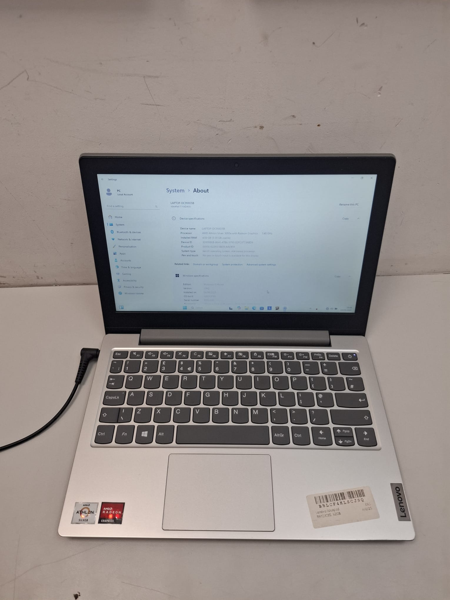 Lenovo Ideapad 1 / AMD ATHLON SILVER 3050e / 4GB RAM / 64GB SSD